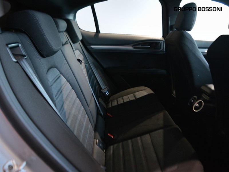 7 - Alfa Romeo Stelvio 2.2 turbo 160cv sprint rwd at8
