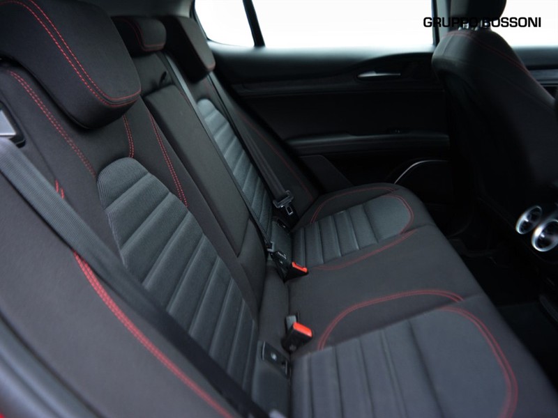 7 - Alfa Romeo Stelvio 2.2 turbo 190cv business q4 at8
