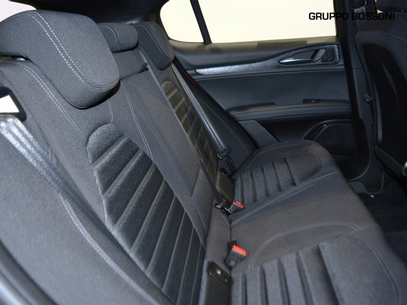 7 - Alfa Romeo Stelvio 2.2 turbo 160cv super rwd at8