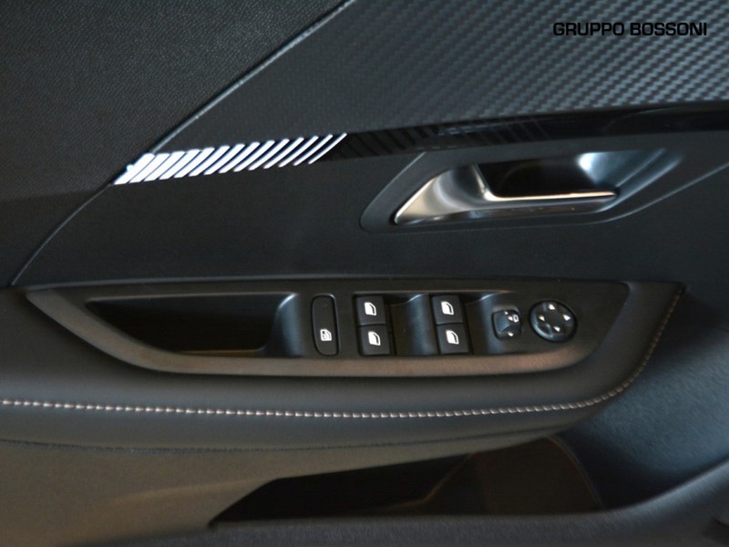 13 - Peugeot 208 1.2 hybrid 48v 100cv allure e-dcs6