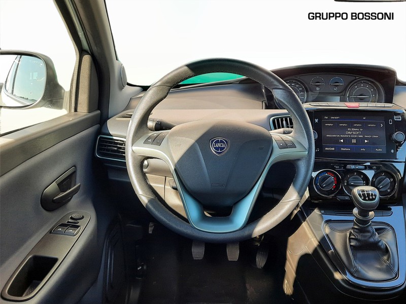 7 - Lancia Ypsilon 1.0 firefly hybrid 70cv platino s&s