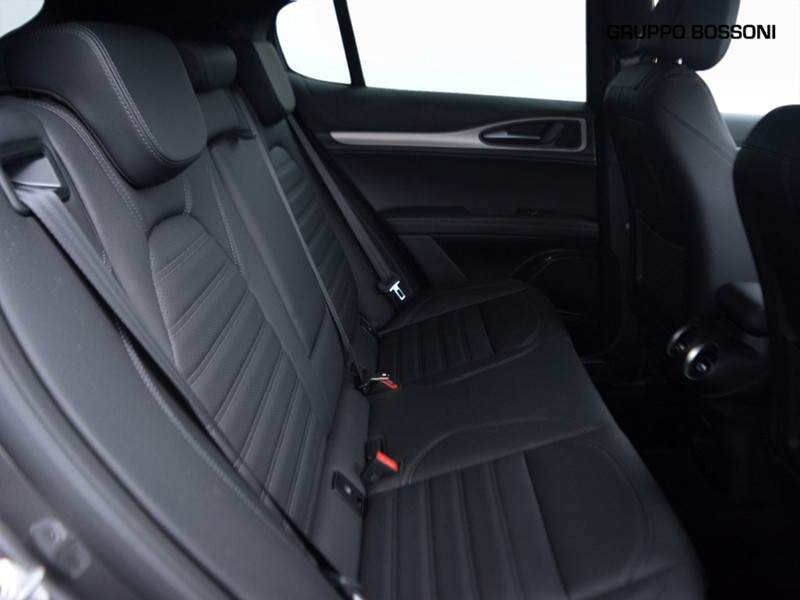 7 - Alfa Romeo Stelvio 2.2 turbo 210cv veloce q4 at8