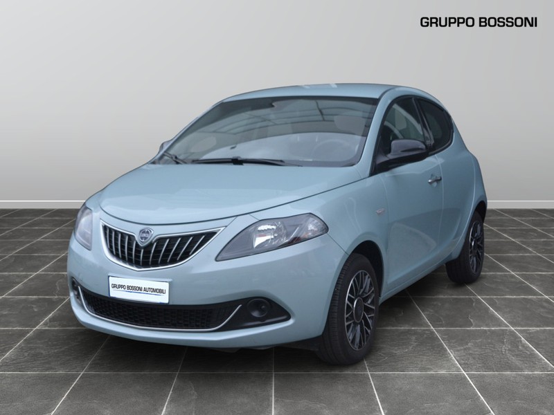 1 - Lancia Ypsilon 1.0 firefly hybrid 70cv platino s&s