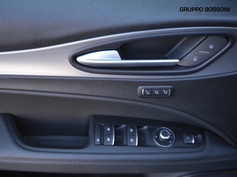 13 - Alfa Romeo Stelvio 2.2 turbo 210cv veloce q4 at8
