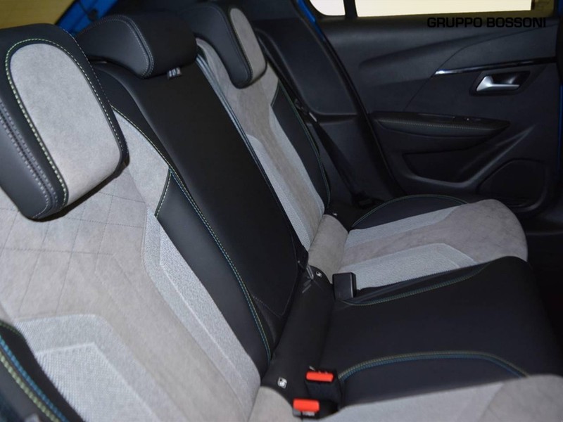 7 - Peugeot e-208 5 porte 100kw gt