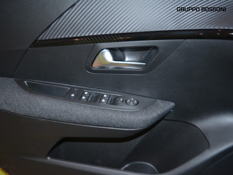 13 - Peugeot 208 1.2 hybrid 48v 110cv style e-dcs6
