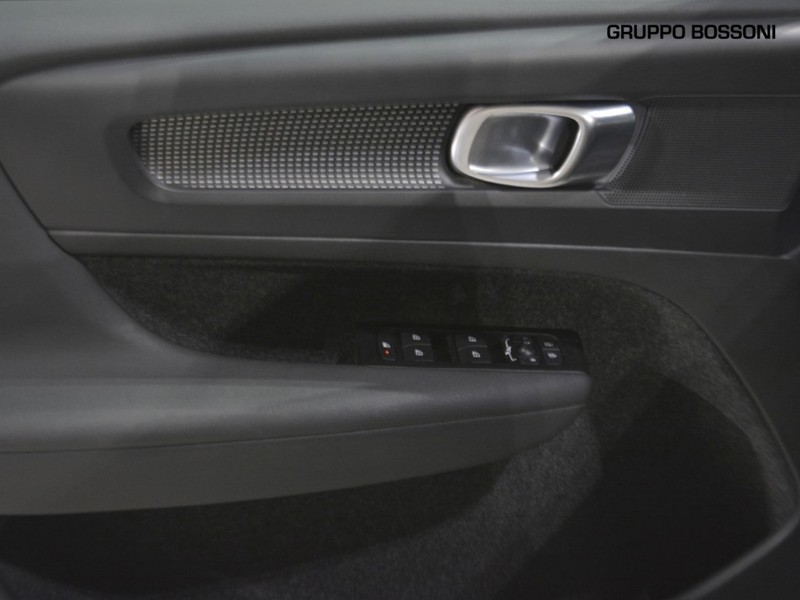 13 - Volvo XC40 1.5 t5 recharge plug-in-hybrid r-design geartronic my21