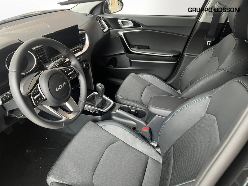 7 - Kia Xceed 1.5 t-gdi mhev 140cv business mt