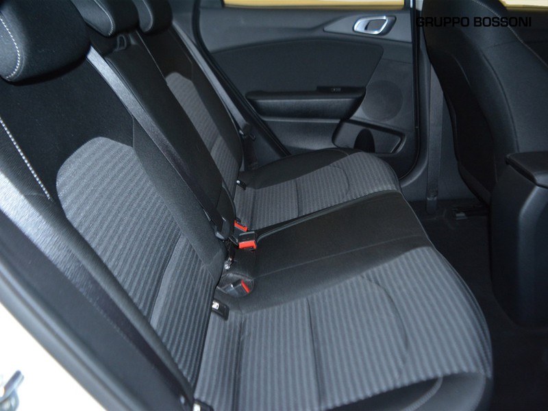 7 - Kia Xceed 1.0 t-gdi 117cv urban 2wd