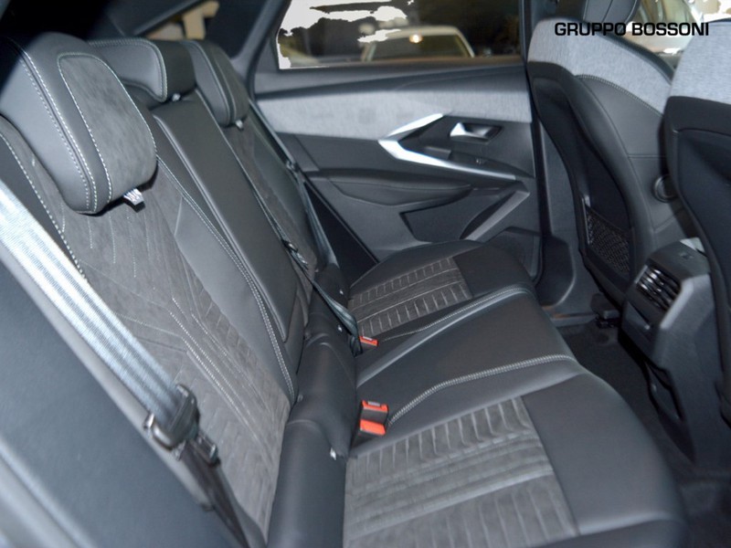 7 - Peugeot 3008 1.2 hybrid 136cv gt e-dcs6