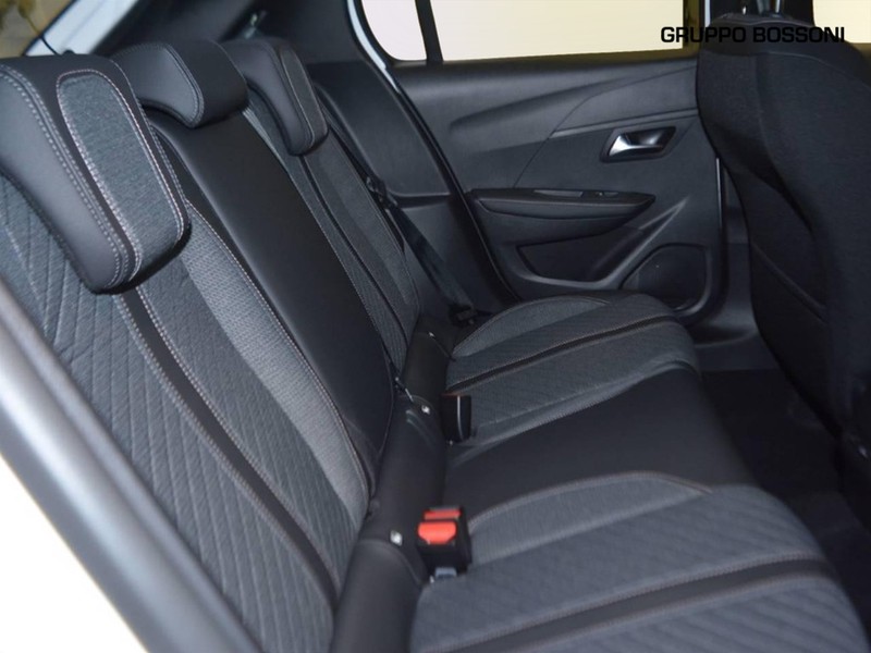 7 - Peugeot 208 1.2 hybrid 48v 136cv allure e-dcs6