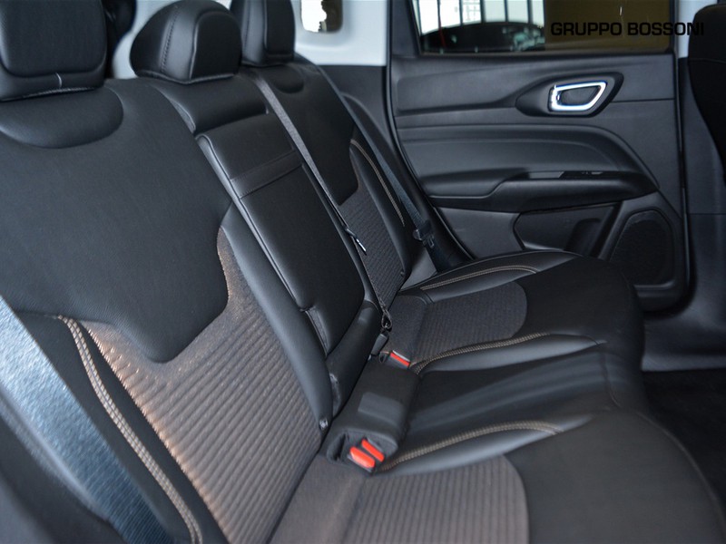7 - Jeep Compass 1.3 turbo t4 phev upland cross 4xe at6