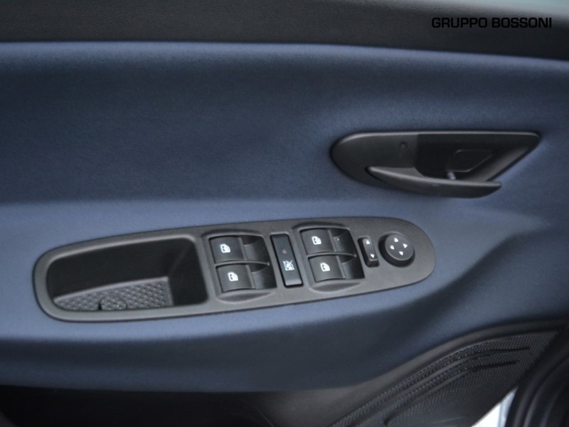 13 - Lancia Ypsilon 1.0 firefly hybrid 70cv gold plus s&s