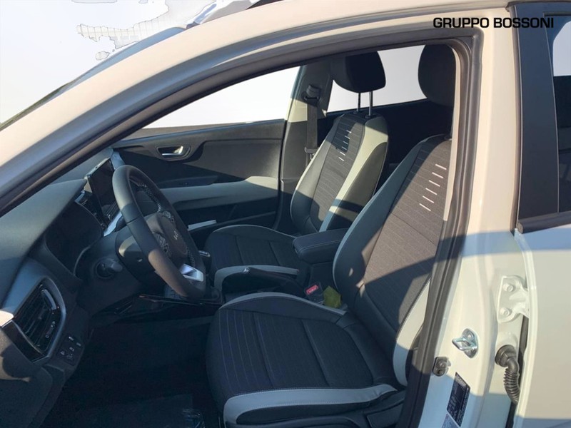 7 - Kia Stonic 1.0 t-gdi mhev 100cv black edition mt