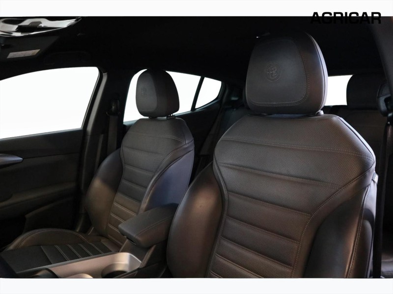7 - Alfa Romeo Tonale 1.3 plug in hybrid 280cv veloce q4 at6