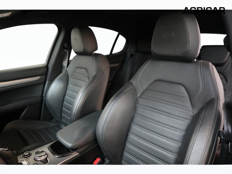 7 - Alfa Romeo Stelvio 2.2 turbo 210cv veloce q4 at8