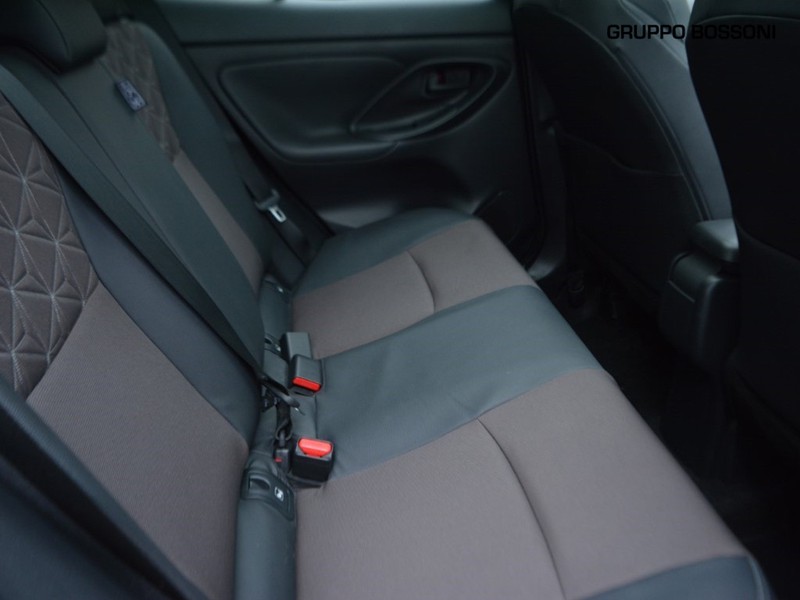 7 - Toyota yaris cross 1.5 h 116cv lounge fwd e-cvt
