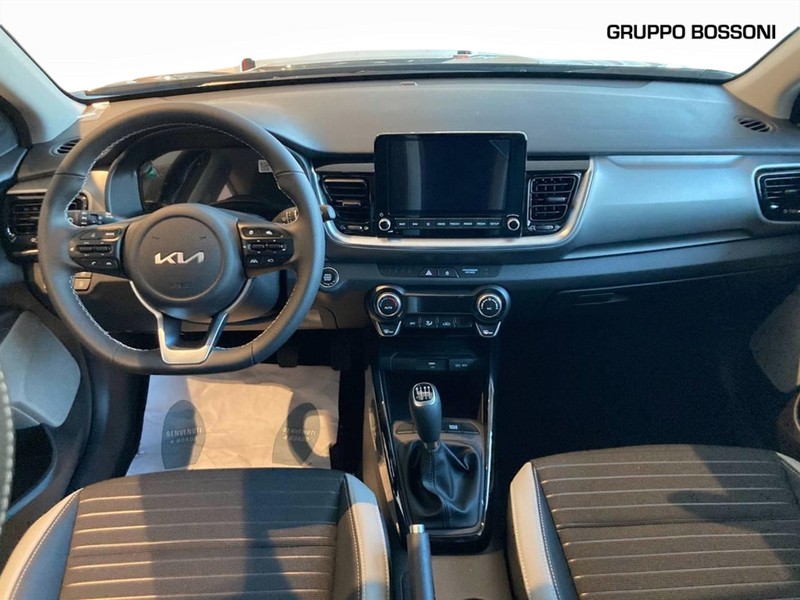 7 - Kia Stonic 1.0 t-gdi mhev 100cv black edition mt