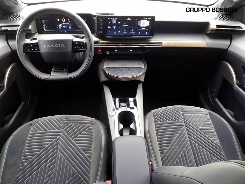 7 - Lancia Ypsilon 1.2 mhev lx e-dct