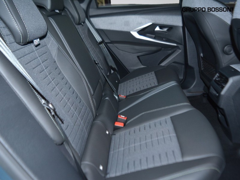 7 - Peugeot 3008 1.2 hybrid 136cv gt e-dcs6