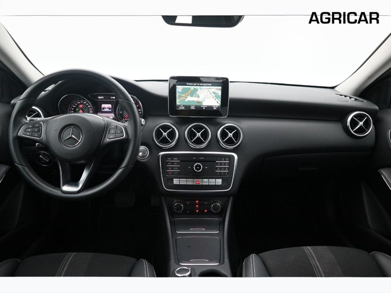 13 - Mercedes Classe A 200 d sport activity edition 7g-dct