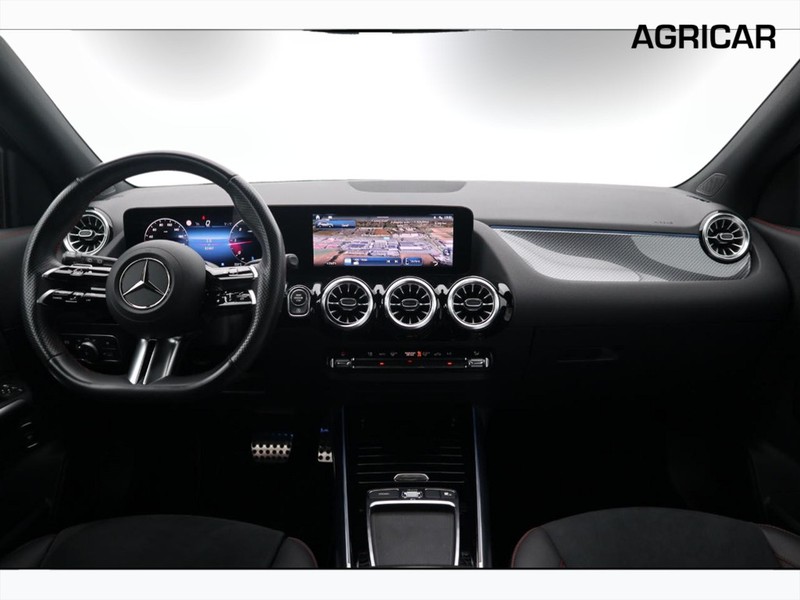 13 - Mercedes GLA 200 d amg line premium 8g-dct