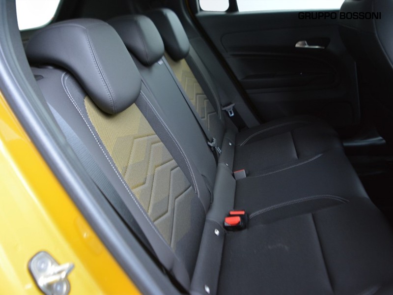 7 - Jeep Avenger full-electric summit fwd auto
