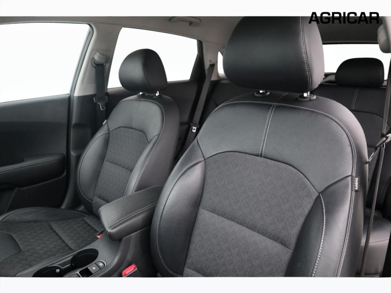 7 - Kia Niro 1.6 gdi phev style 2wd dct