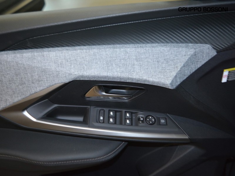 13 - Peugeot 5008 1.2 hybrid 145cv allure e-dcs6