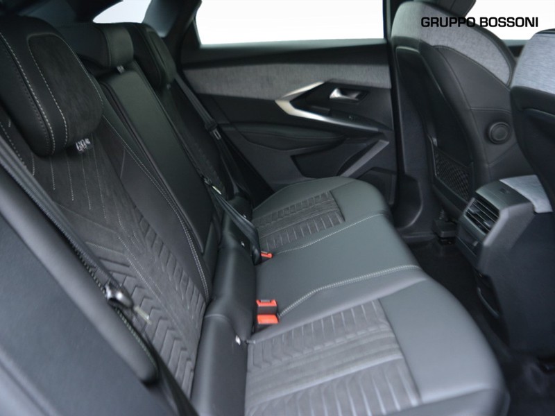 7 - Peugeot 3008 1.2 hybrid 136cv gt e-dcs6