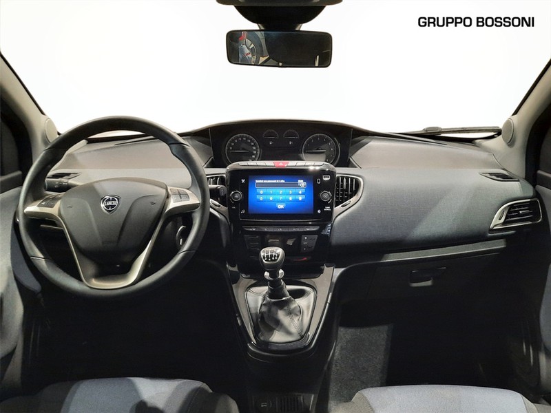 7 - Lancia Ypsilon 1.0 firefly hybrid 70cv gold s&s