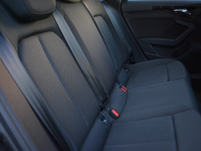7 - Audi A3 sportback 35 2.0 tdi business s tronic