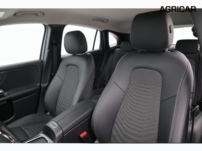 7 - Mercedes GLA 180 d advanced 8g-dct
