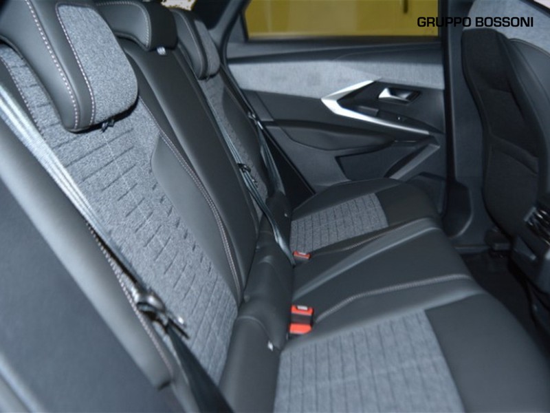 7 - Peugeot 3008 1.2 hybrid 136cv allure e-dcs6