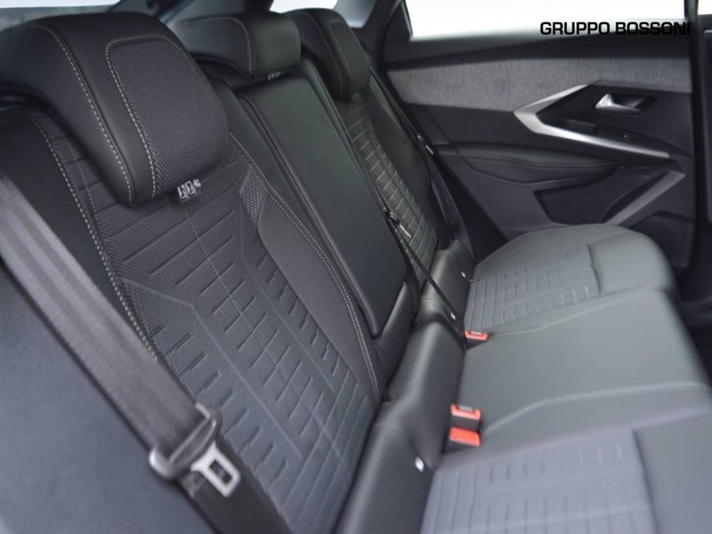 7 - Peugeot 3008 1.2 hybrid 136cv gt e-dcs6