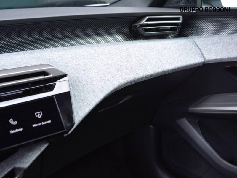 19 - Peugeot 3008 1.2 hybrid 136cv gt e-dcs6