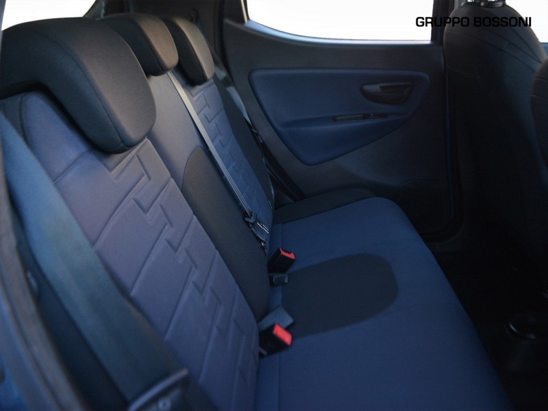 7 - Lancia Ypsilon 1.0 firefly hybrid 70cv platino s&s