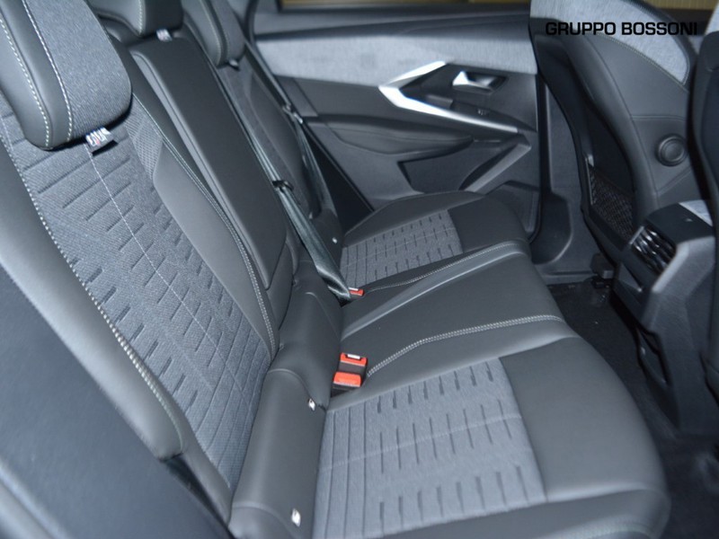 7 - Peugeot 3008 1.2 hybrid 136cv gt e-dcs6