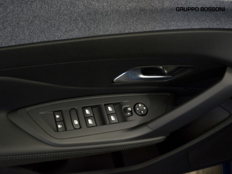 13 - Peugeot 308 1.2 hybrid 145cv allure e-dcs6