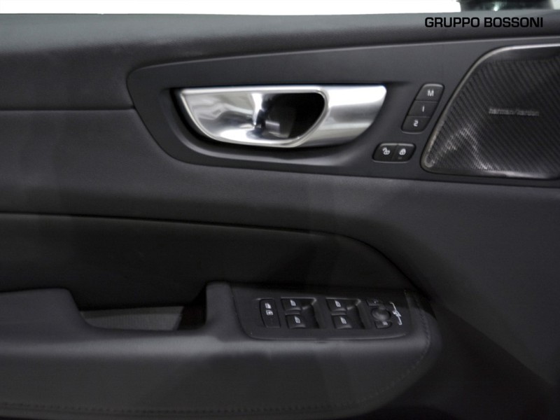 13 - Volvo XC60 2.0 b4 plus dark automatico