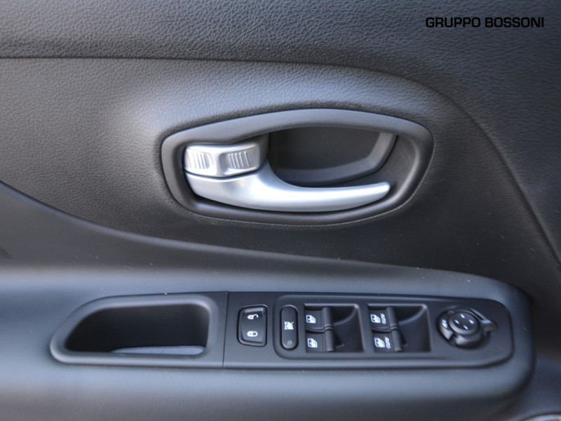 13 - Jeep Renegade 1.5 turbo t4 mhev altitude 2wd