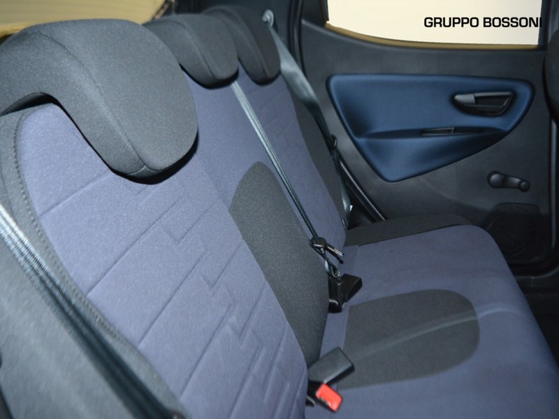 7 - Lancia Ypsilon 1.0 firefly hybrid 70cv platino s&s