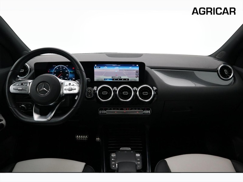 13 - Mercedes GLA 180 d premium 8g-dct