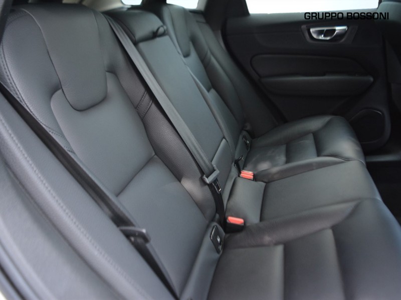 7 - Volvo XC60 2.0 b4 plus dark automatico