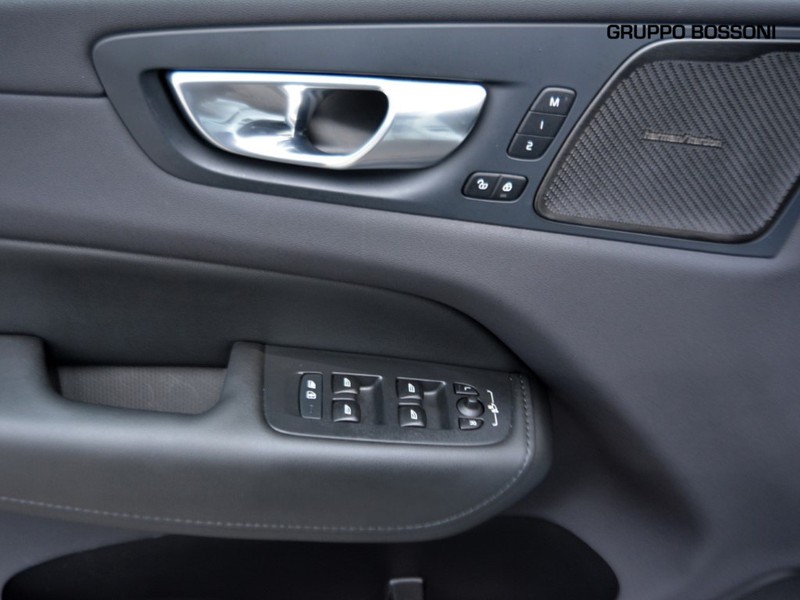 13 - Volvo XC60 2.0 b4 plus dark automatico