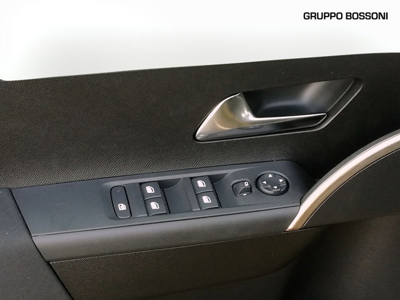 19 - Lancia Ypsilon 1.2 mhev 110cv e-dct