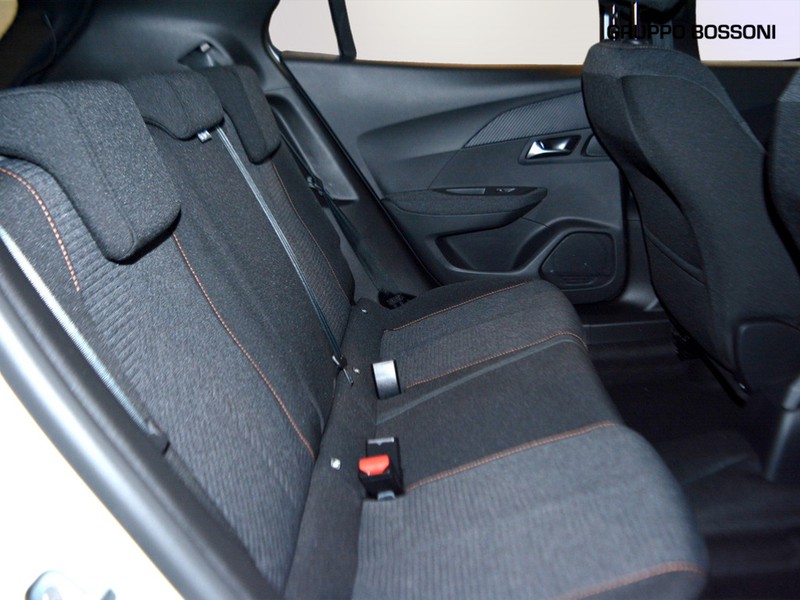 7 - Peugeot 2008 1.2 hybrid 145cv style e-dcs6
