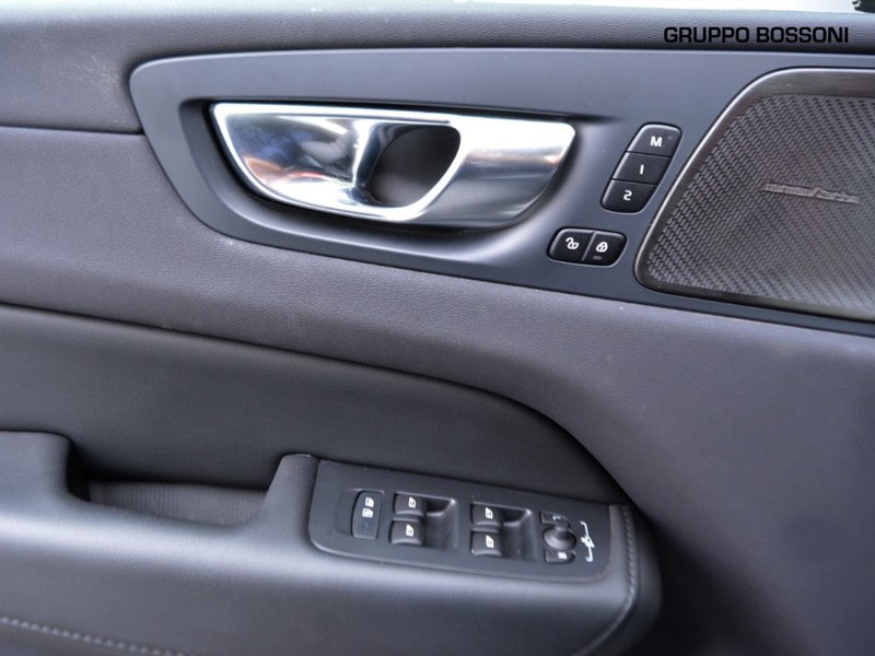 13 - Volvo XC60 2.0 b4 plus dark automatico