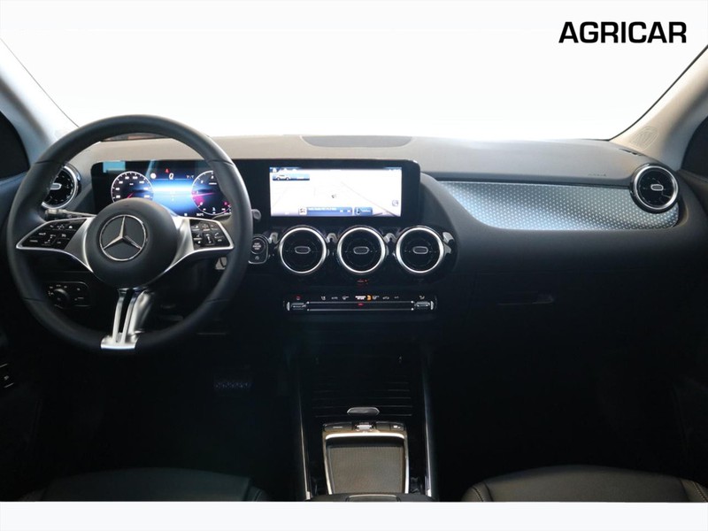 13 - Mercedes GLA 180 d progressive advanced 8g-dct