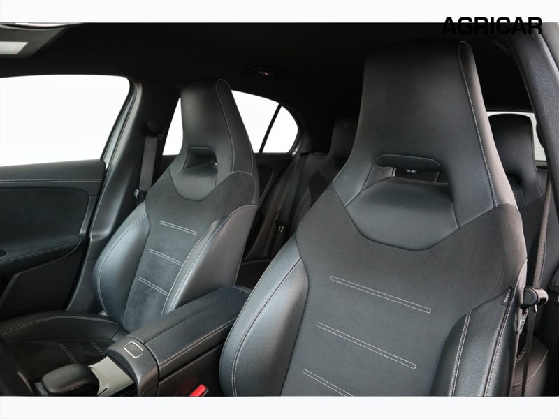 7 - Mercedes Classe A 180 d premium night edition 8g-dct